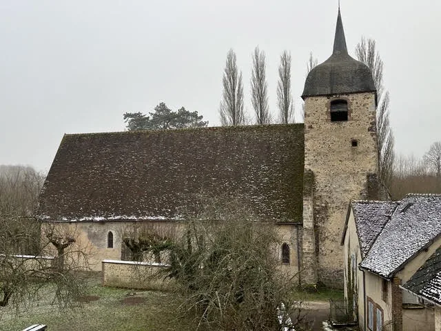 L'église Saint-Benoît et son clocher sous la neige, vue depuis le Couvent