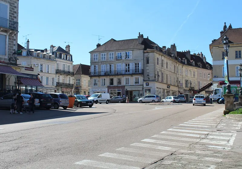 La place Vauban, au centre d'Avallon