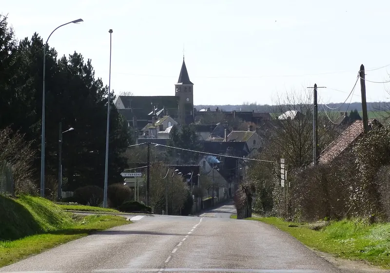 L'arrivée à Champignelles et le clocher de son église