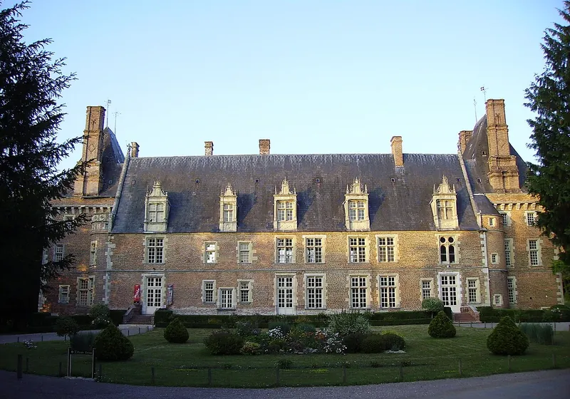 Le château Renaissance de Saint-Amand-en-Puisaye, qui abrite le musée du Grès
