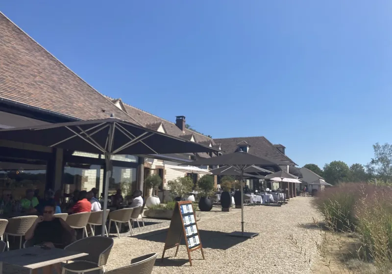 La terrasse du restaurant du Domaine du Roncemay