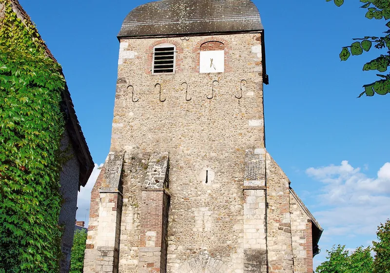 Le clocher-porche de l'église Saint-Benoît de Villiers-Saint-Benoît