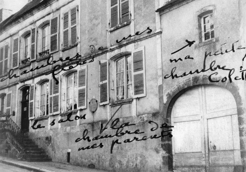 Photographie ancienne de la maison natale de Colette, annotée de sa main