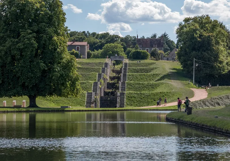 Les sept écluses en escalier de Rogny au bord du canal de Briare