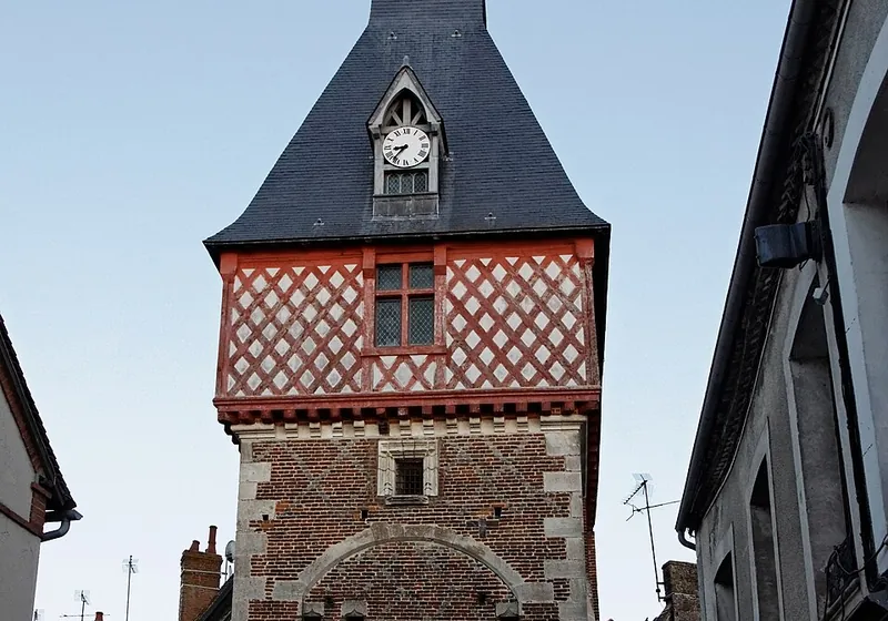La tour de l'horloge à pans de bois de Saint-Fargeau