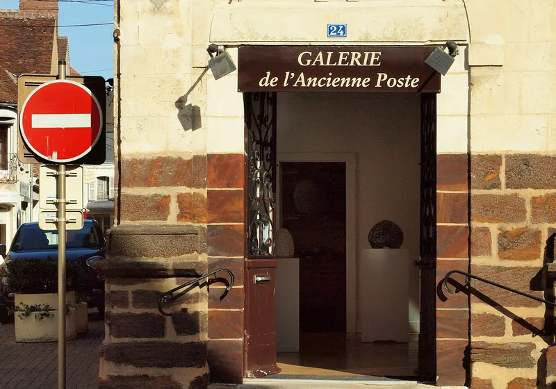 L'entrée de la Galerie de l'Ancienne Poste à Toucy